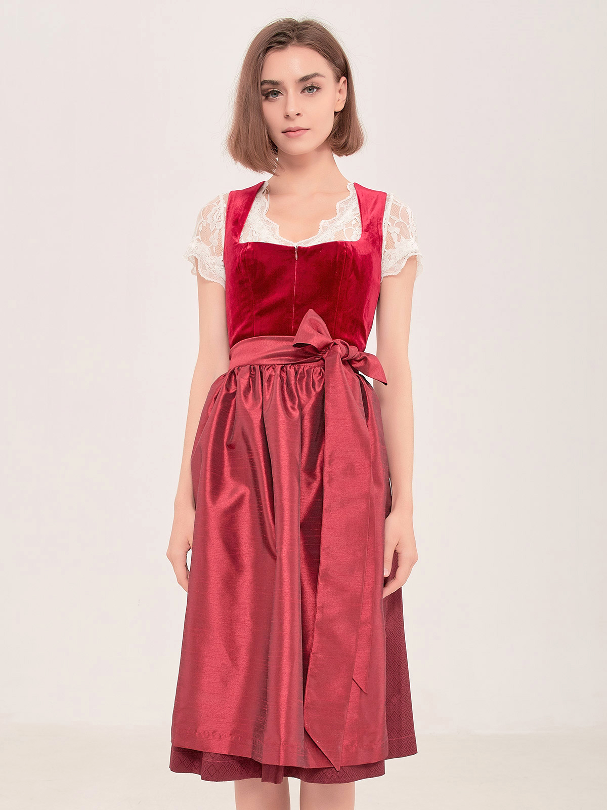 Dirndl in Rot – ein Beispiel für kräftige Farben
