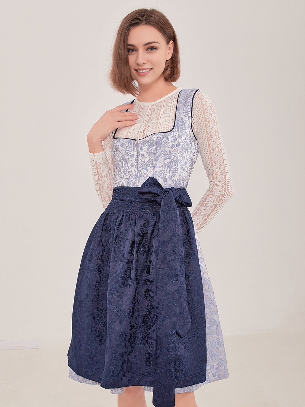 Langarm Dirndlbluse in Blau