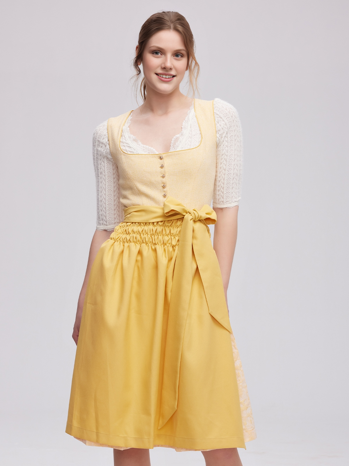 Dirndl Eisblau in sommerlicher Eleganz