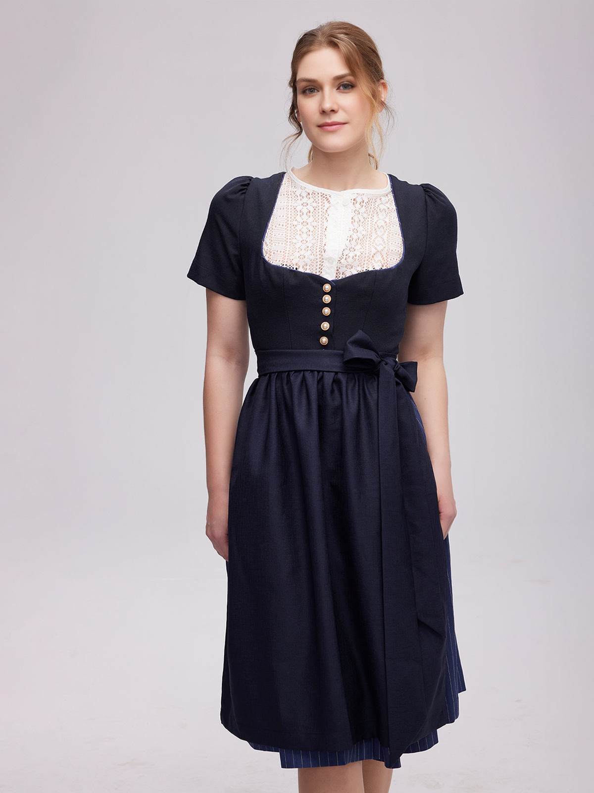 Dirndl in Blau – stilvoll und günstig