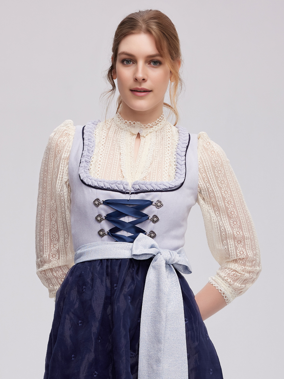 Dirndl Grün in eleganter Passform