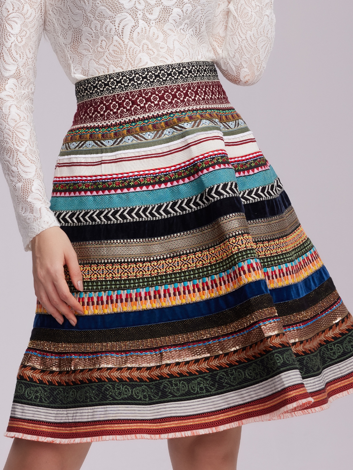Beige Dirndl mit modernem Schnitt