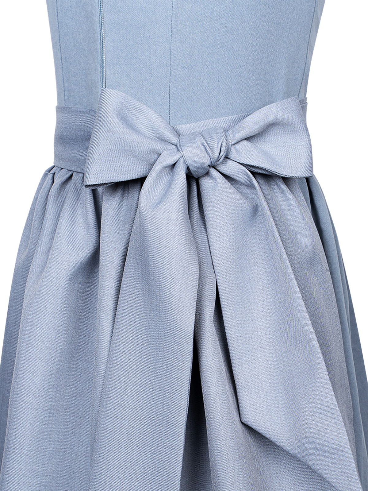 Grünes Dirndl mit floralen Details