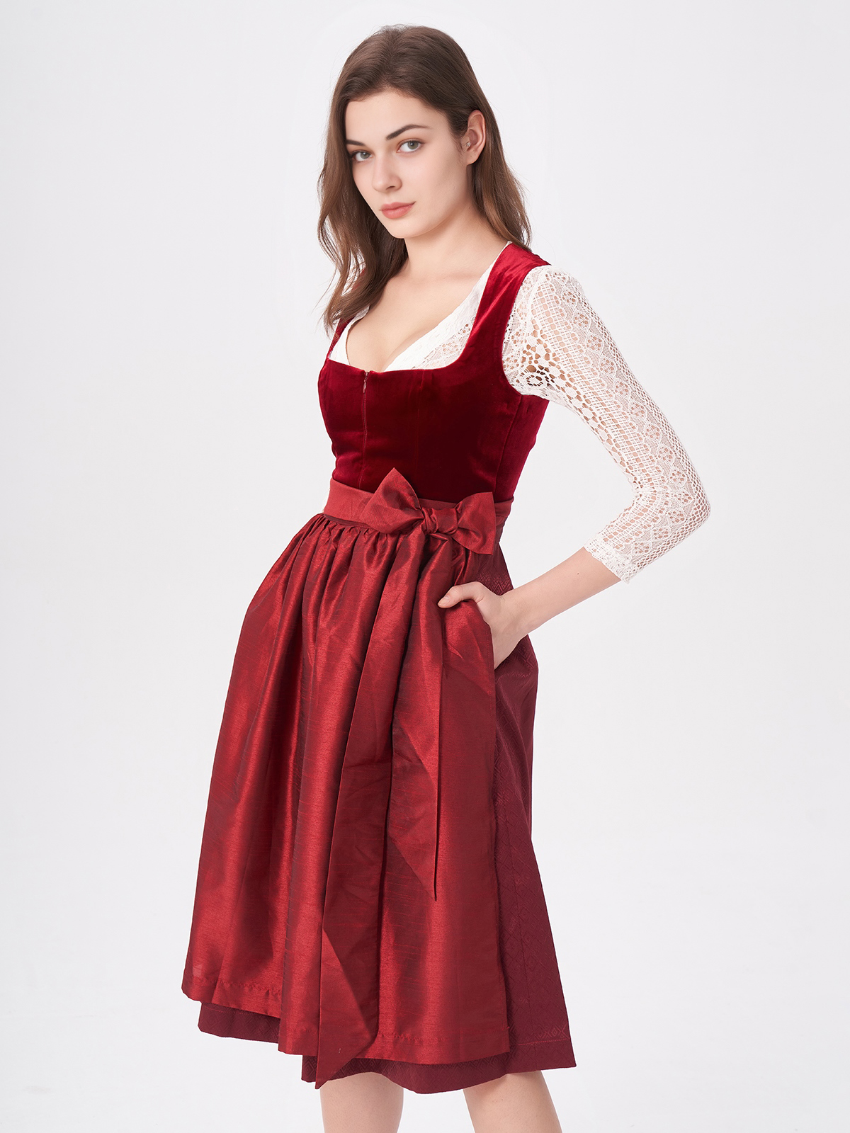 Ehreer Dirndl in Rot – Eleganz und Tradition