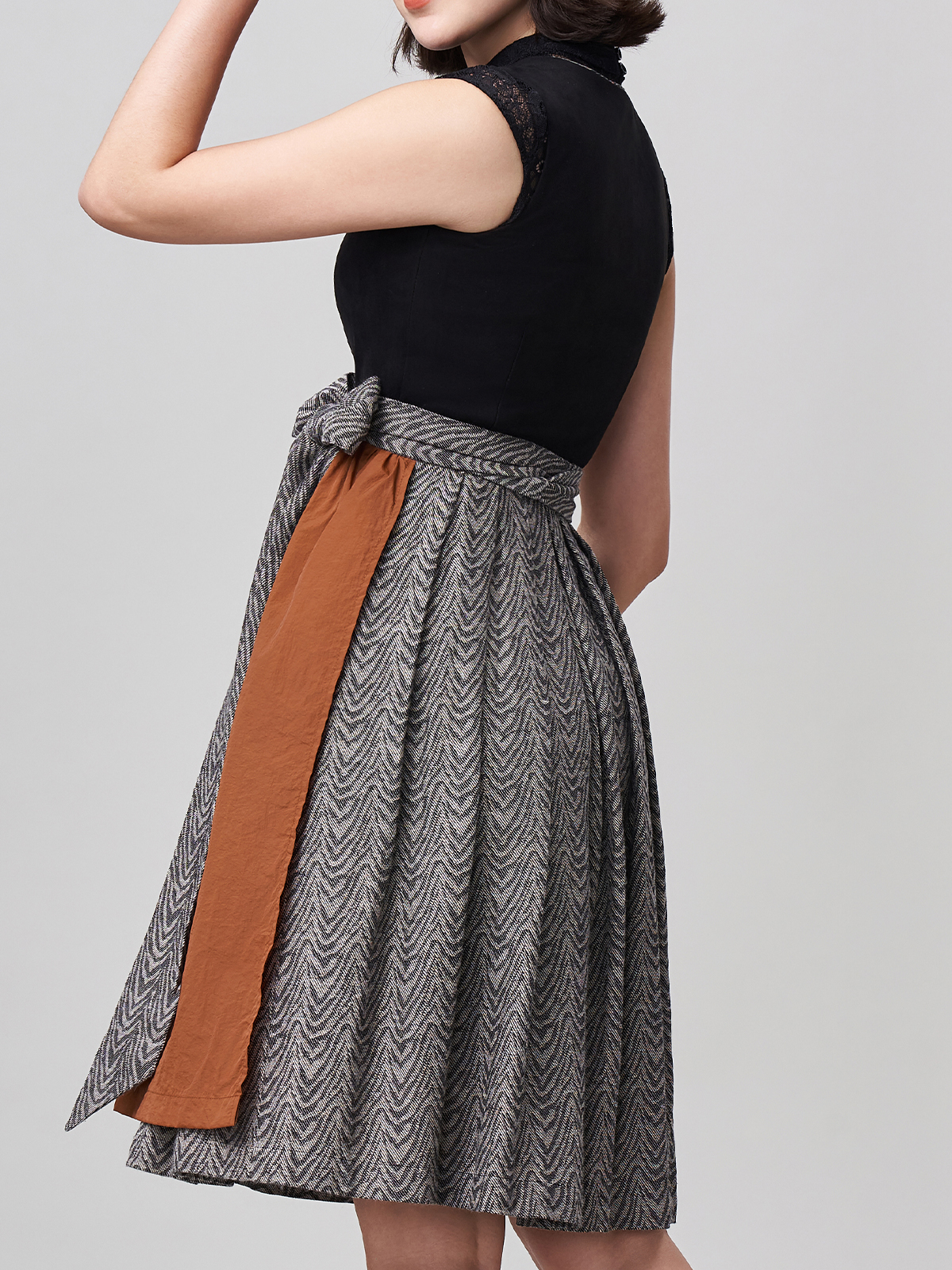 Dirndl mit herz ausschnitt oberteil