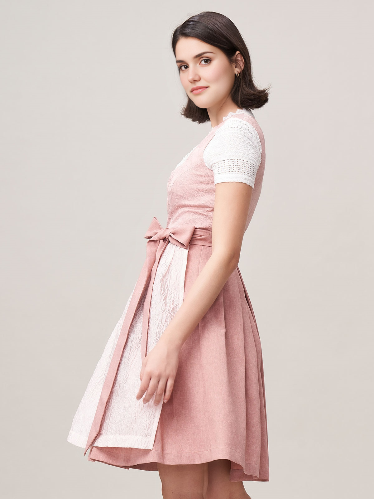Dirndl in Rosa – feminin und modern