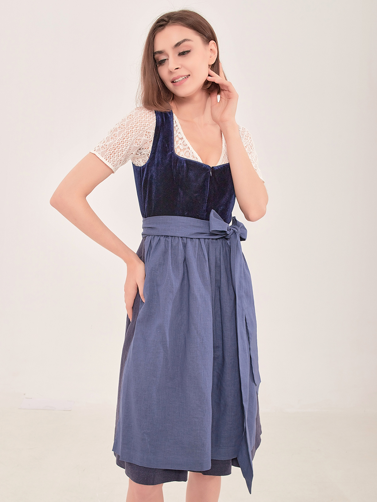 Dirndl in Blau – ein moderner Klassiker