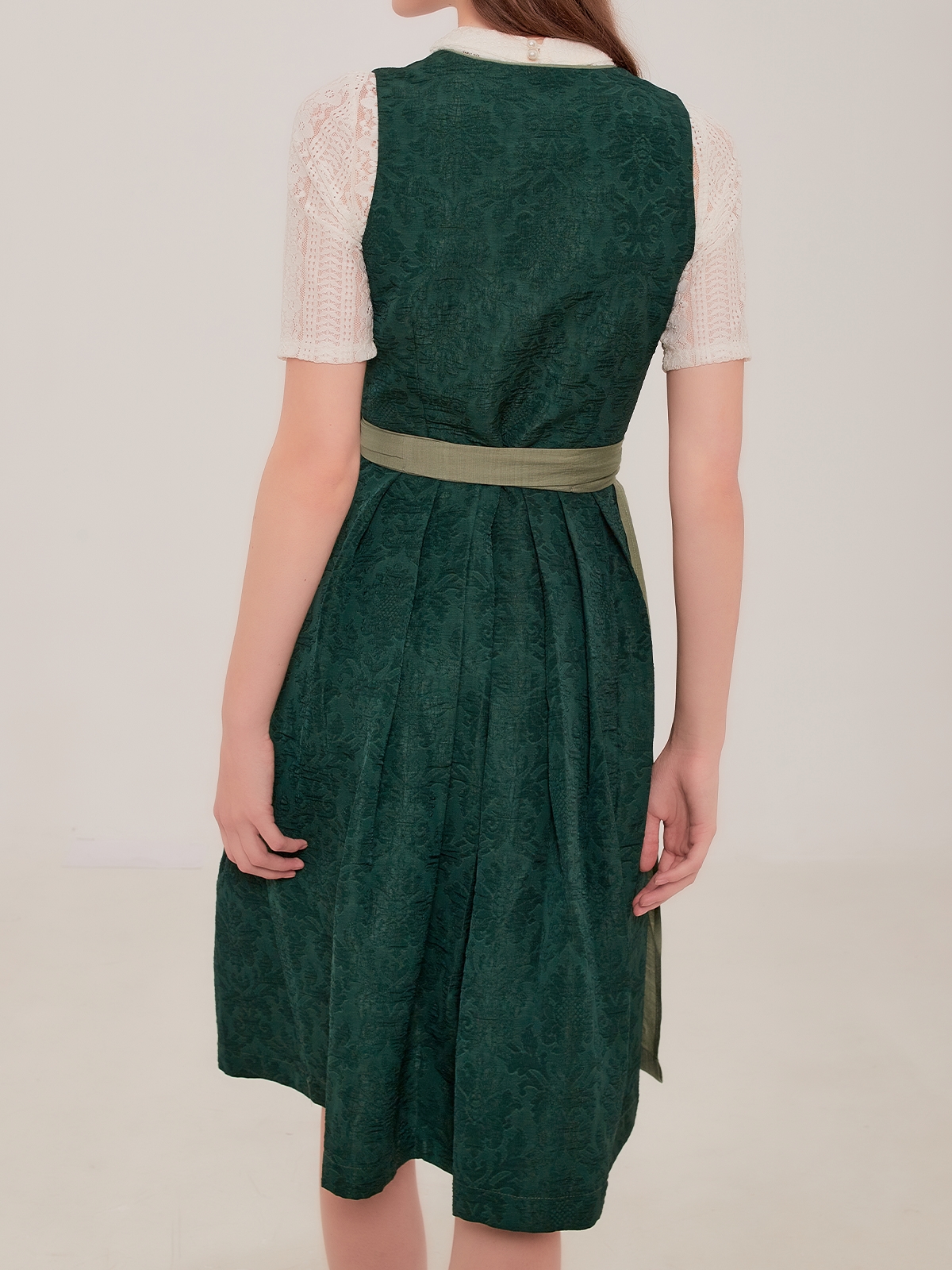 Dirndl Grüb in elegantem Design