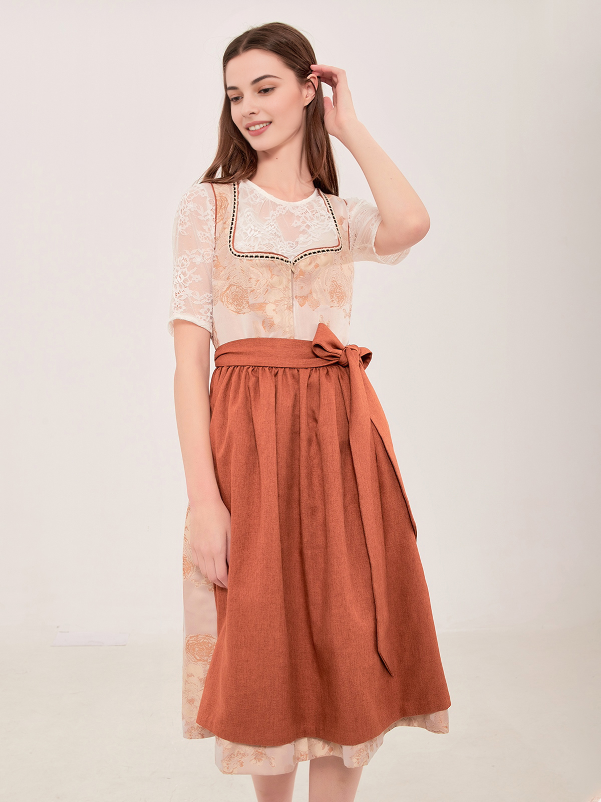 Dirndl in Braun – zeitlose Eleganz