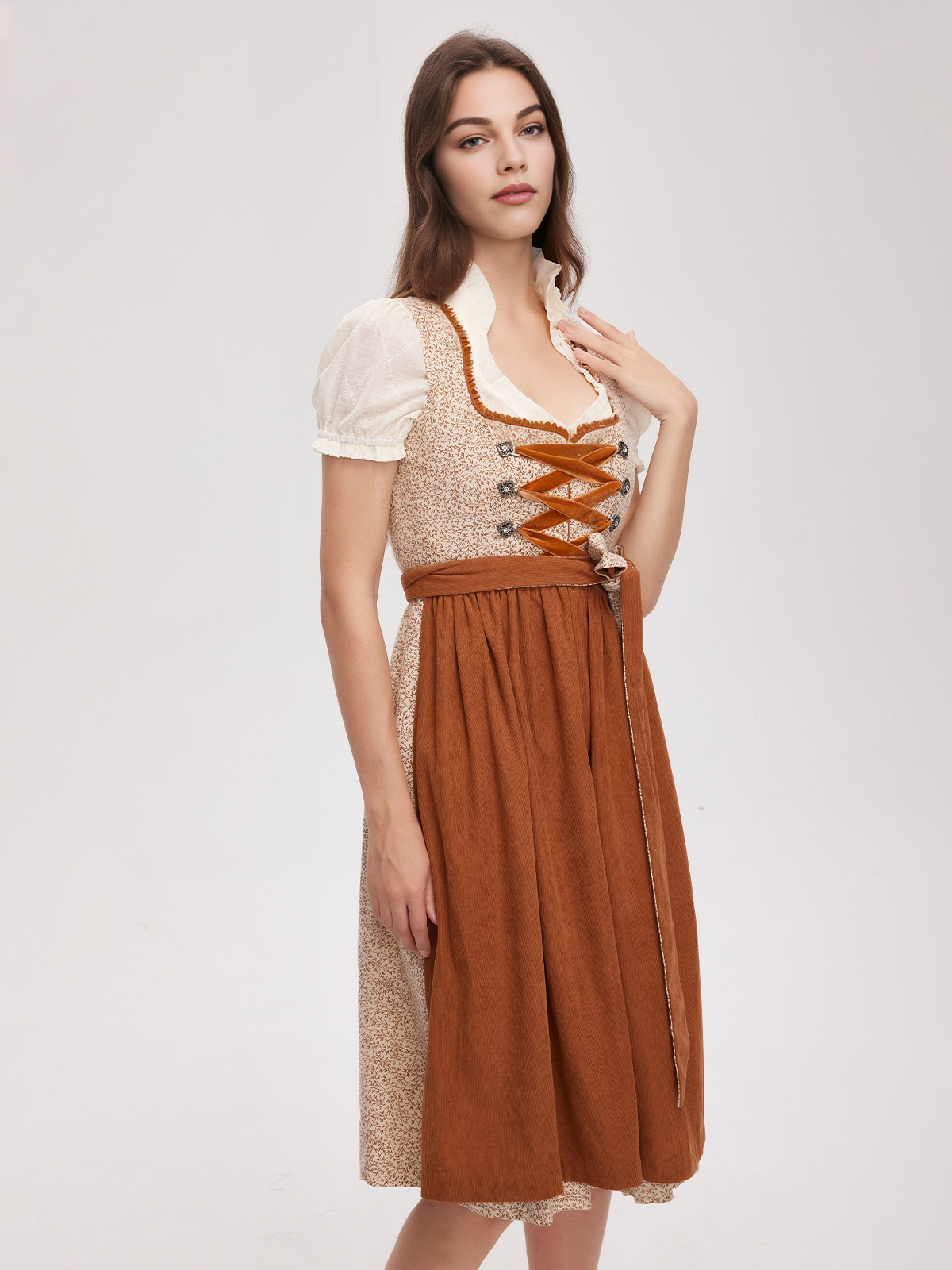 Dirndl in Braun – ein klassischer Look für jeden Anlass
