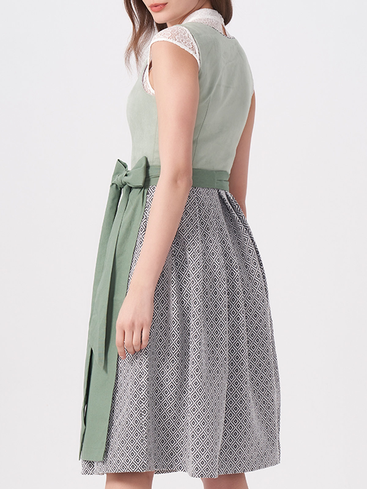 Braunes Dirndl in Grün