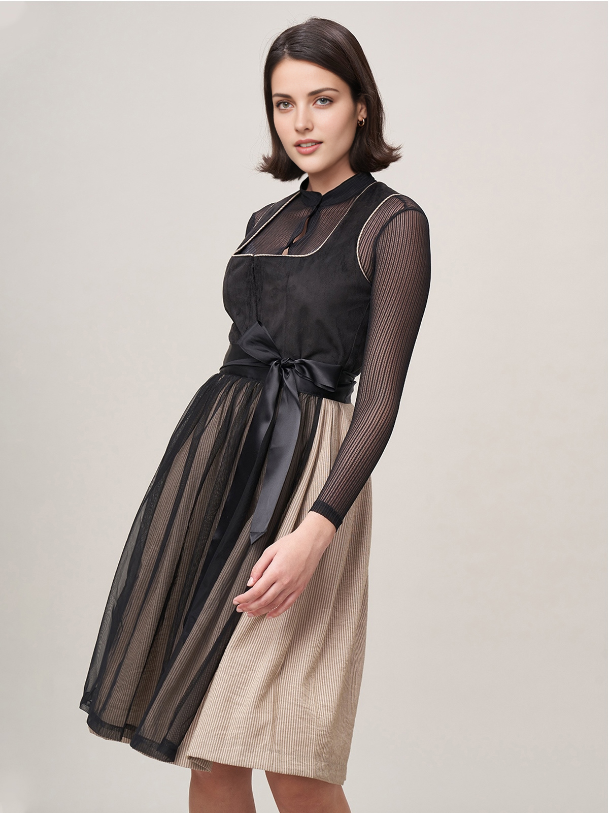 Dirndl in Hellblau Samt