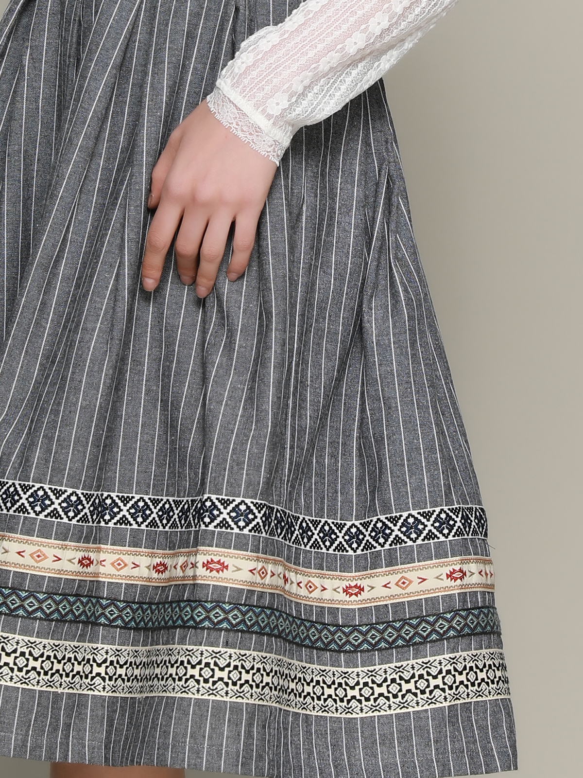 Elegantes blaues Dirndl mit modernem Schnitt
