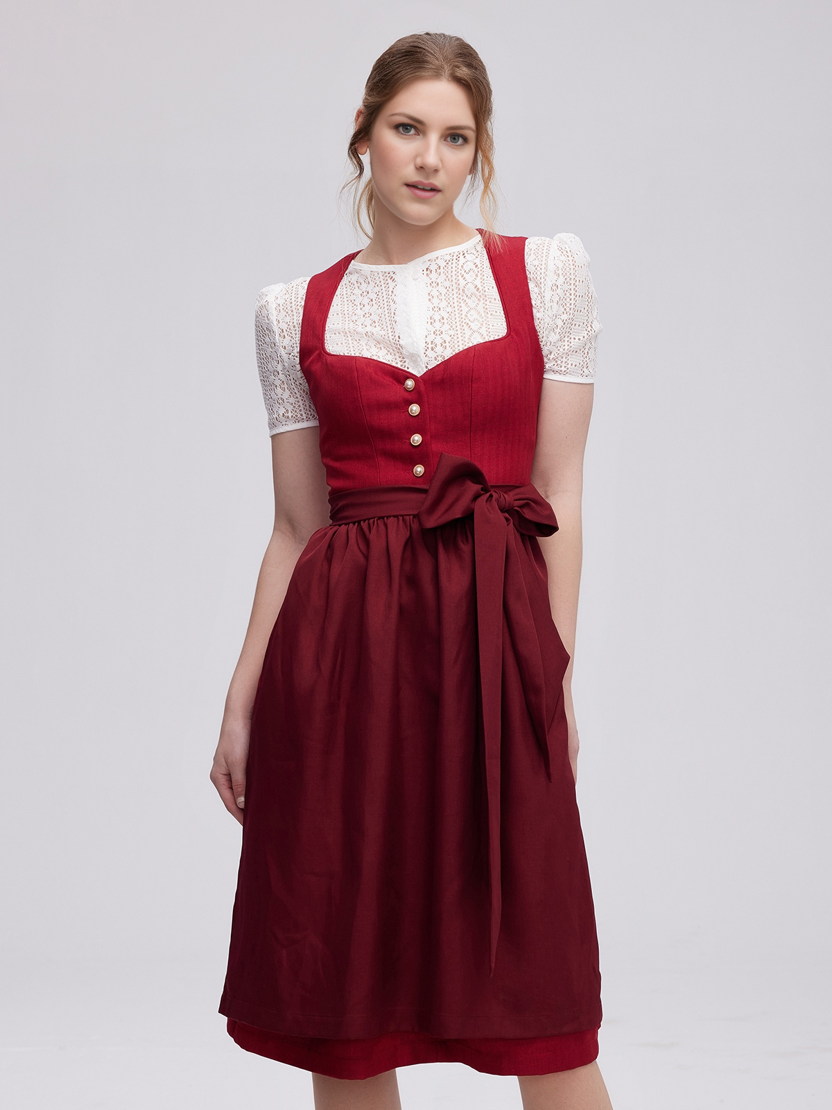 Dirndl in Rot – ein klassischer Look für jedes Fest