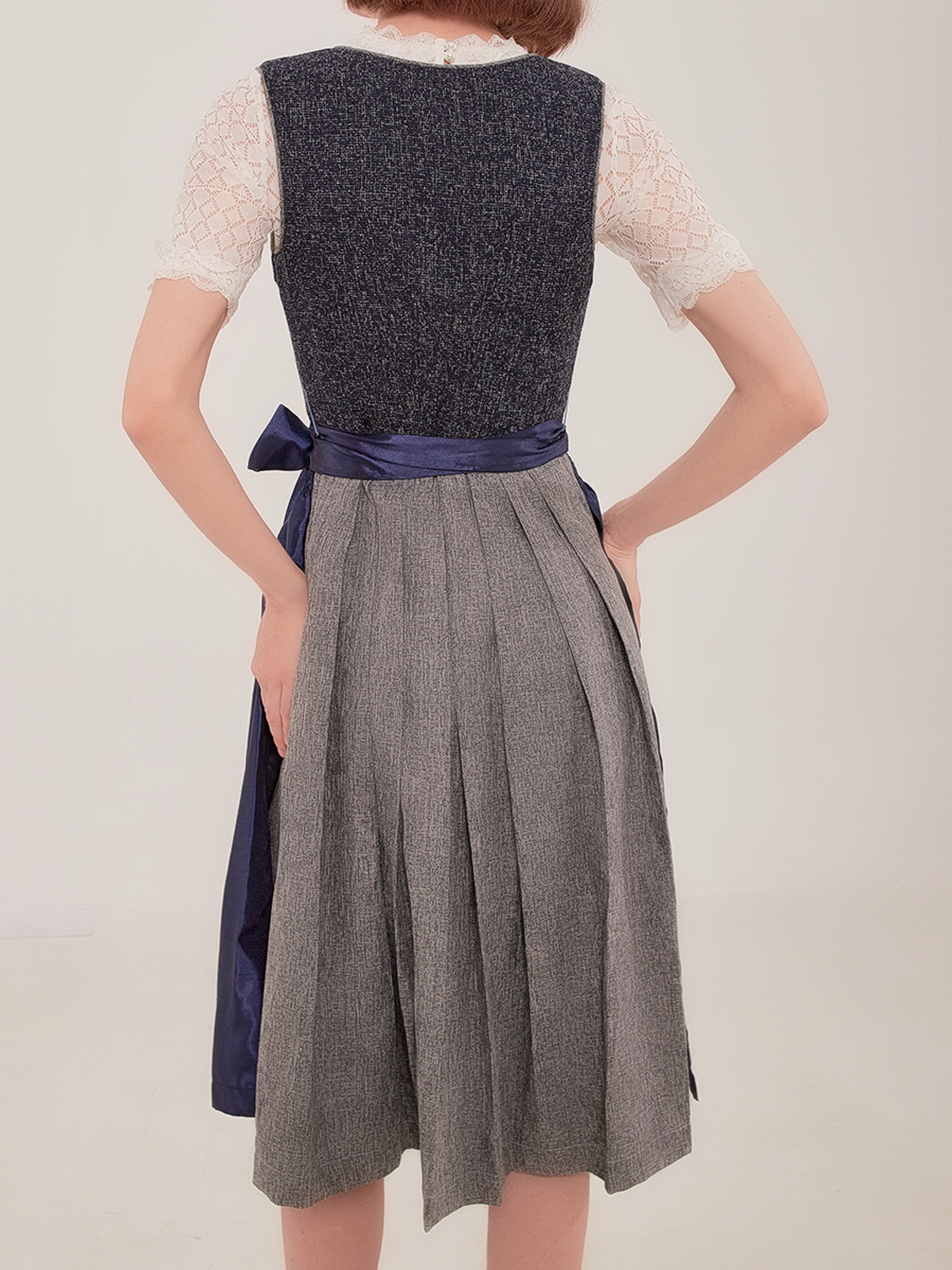 Dirndl in Olivgrün – ein zeitloser Look für moderne Frauen