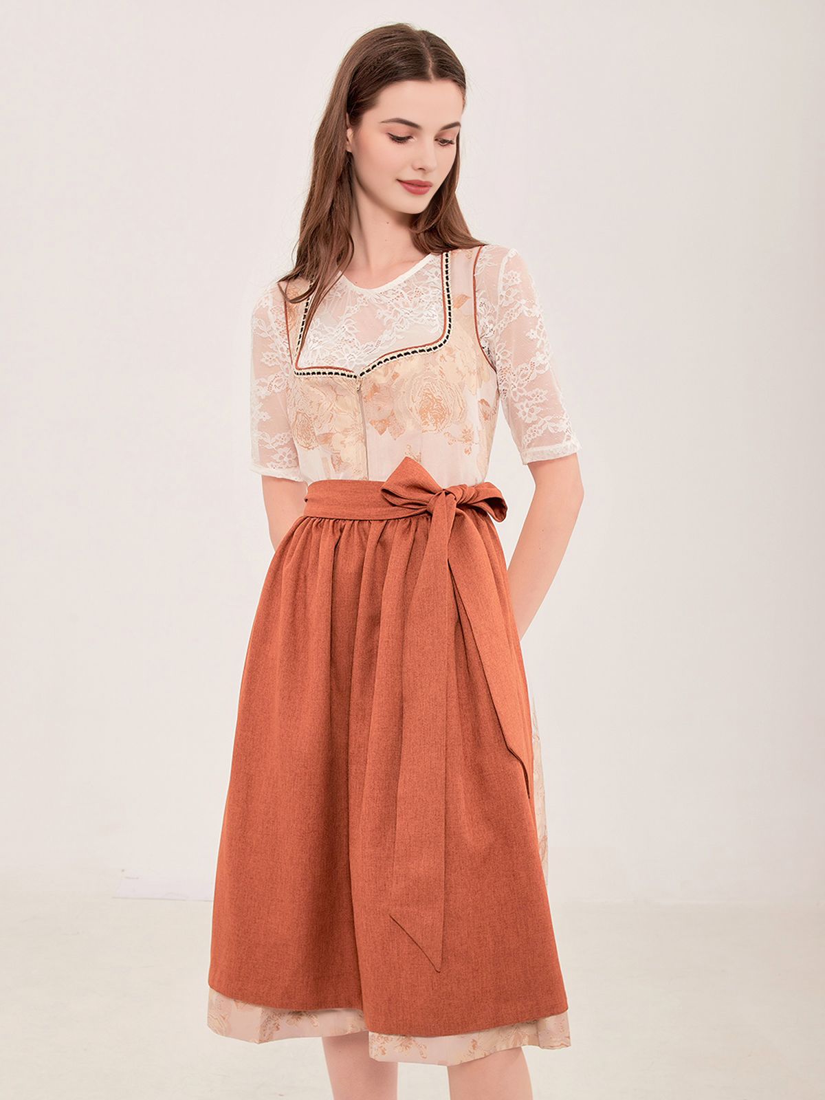 Dirndl Tannengrün in eleganter Ausführung