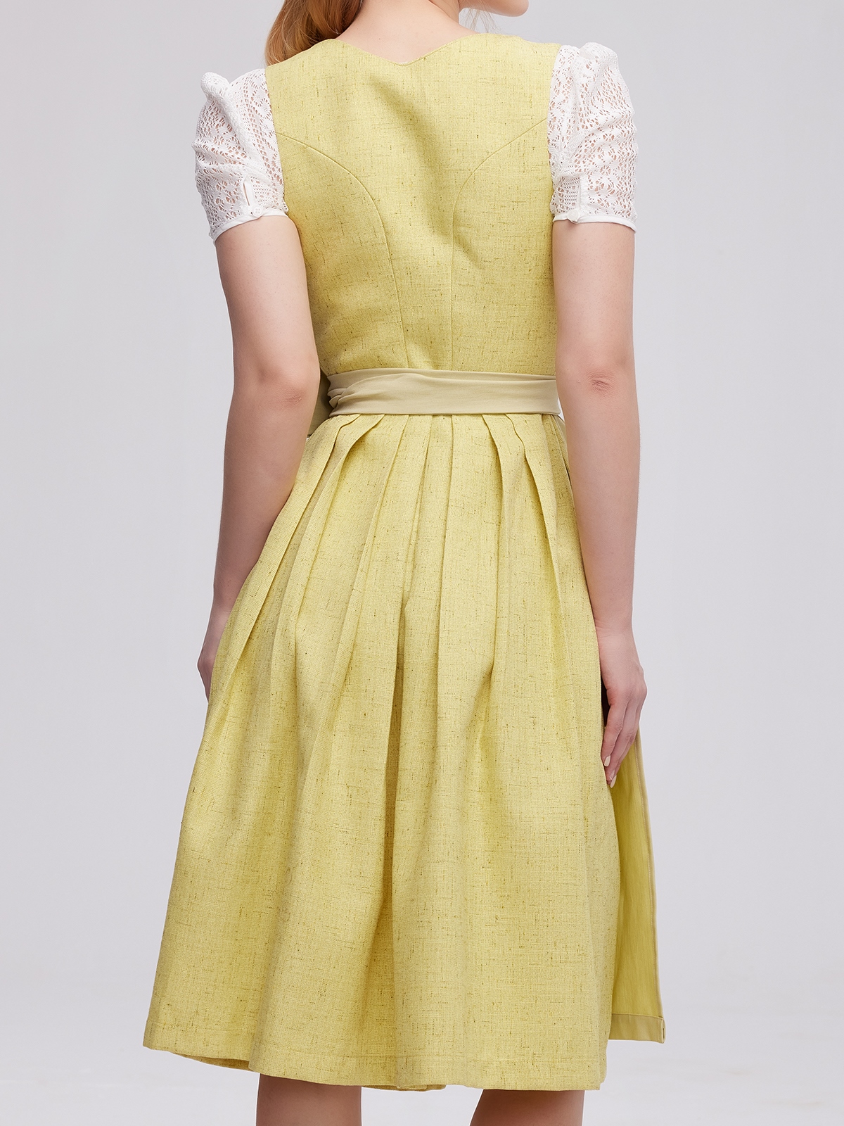 Moderne Dirndlbluse in Gelb