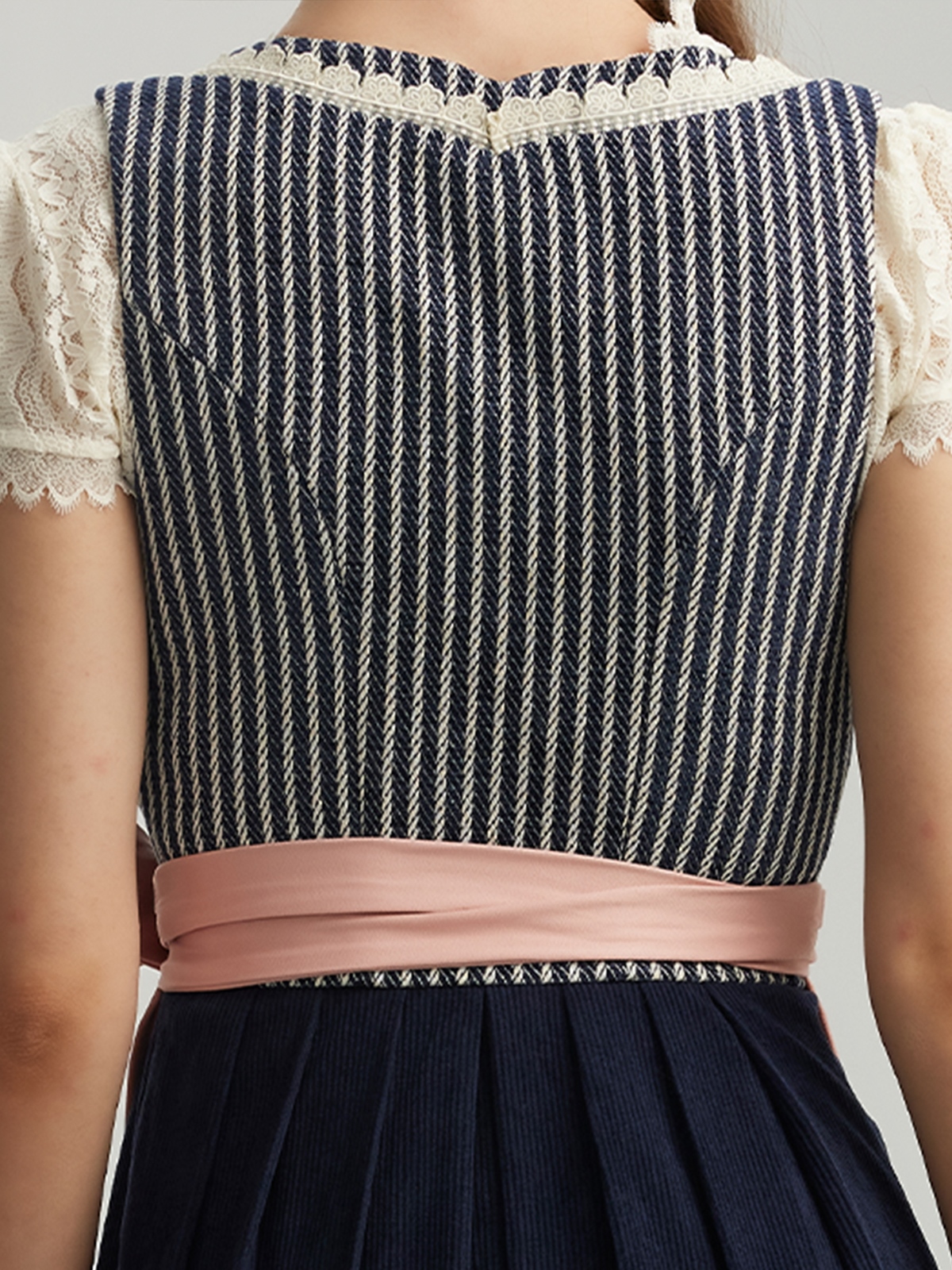 Dirndl Dunkel Blau – Elegant und zeitlos