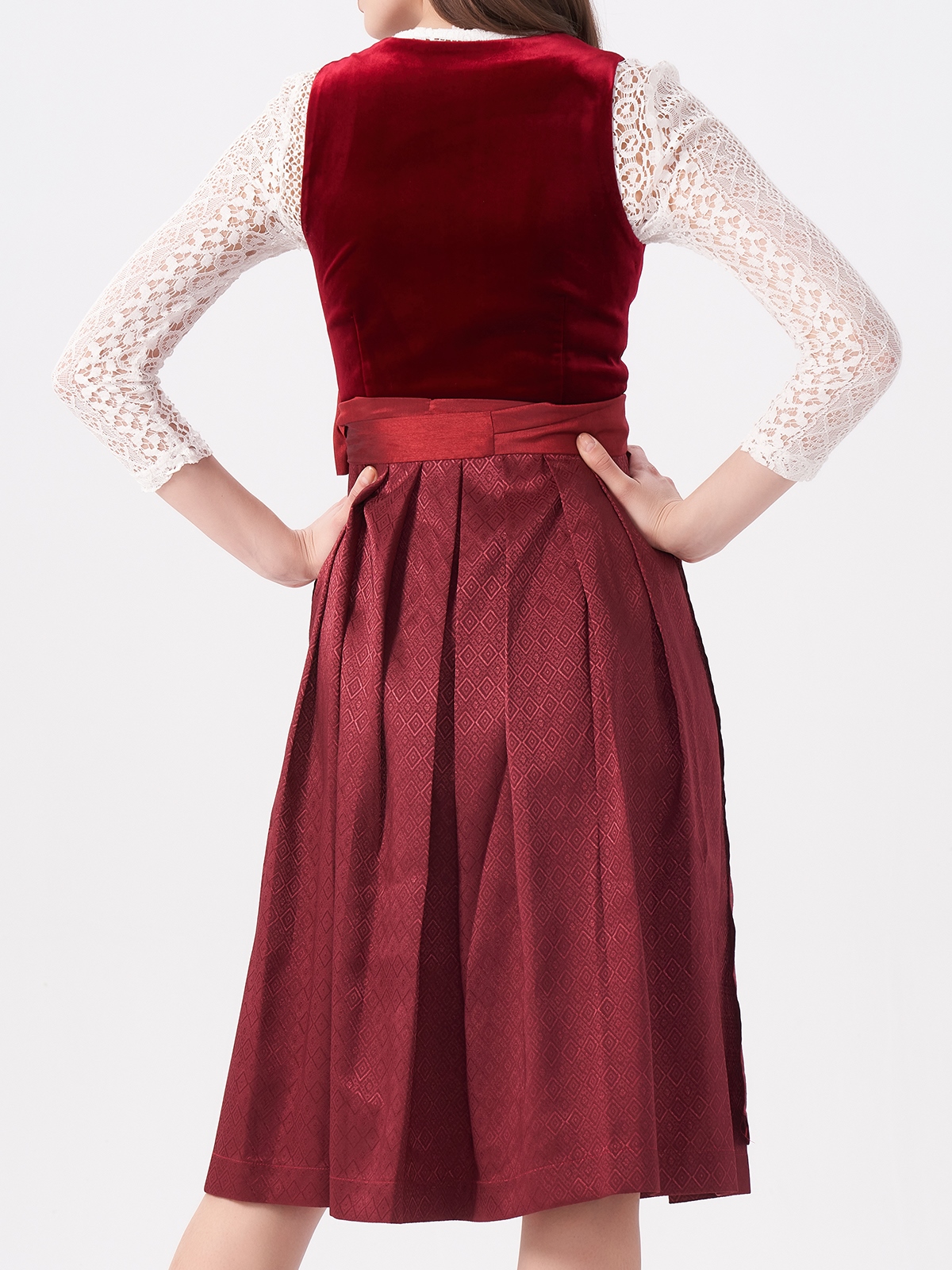 Dirndl in Rot – Tradition trifft Eleganz