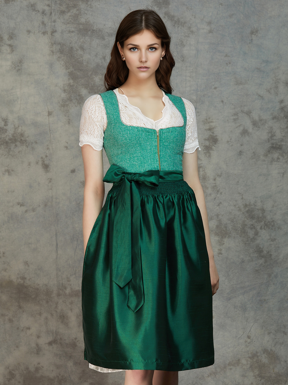 Modernes Dirndl Eisblau