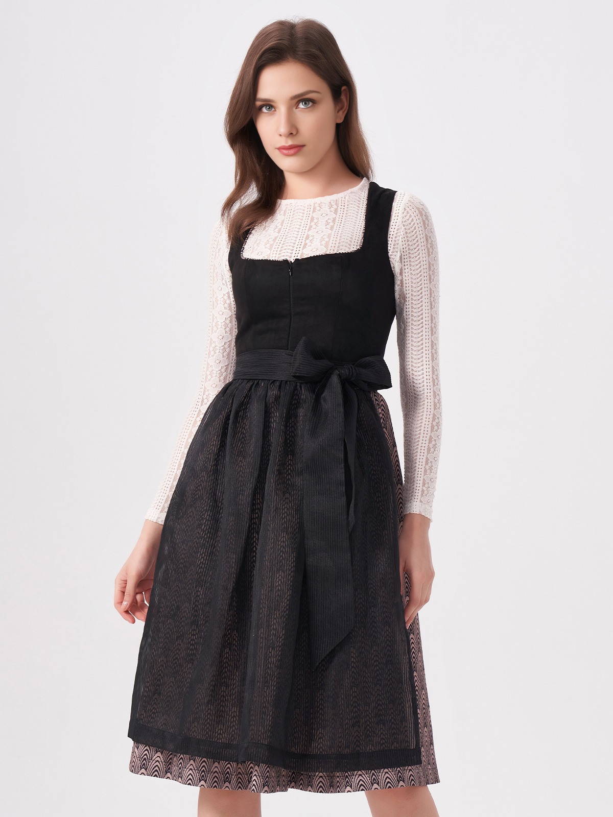 Dirndl in Schwarz – zeitlos elegant