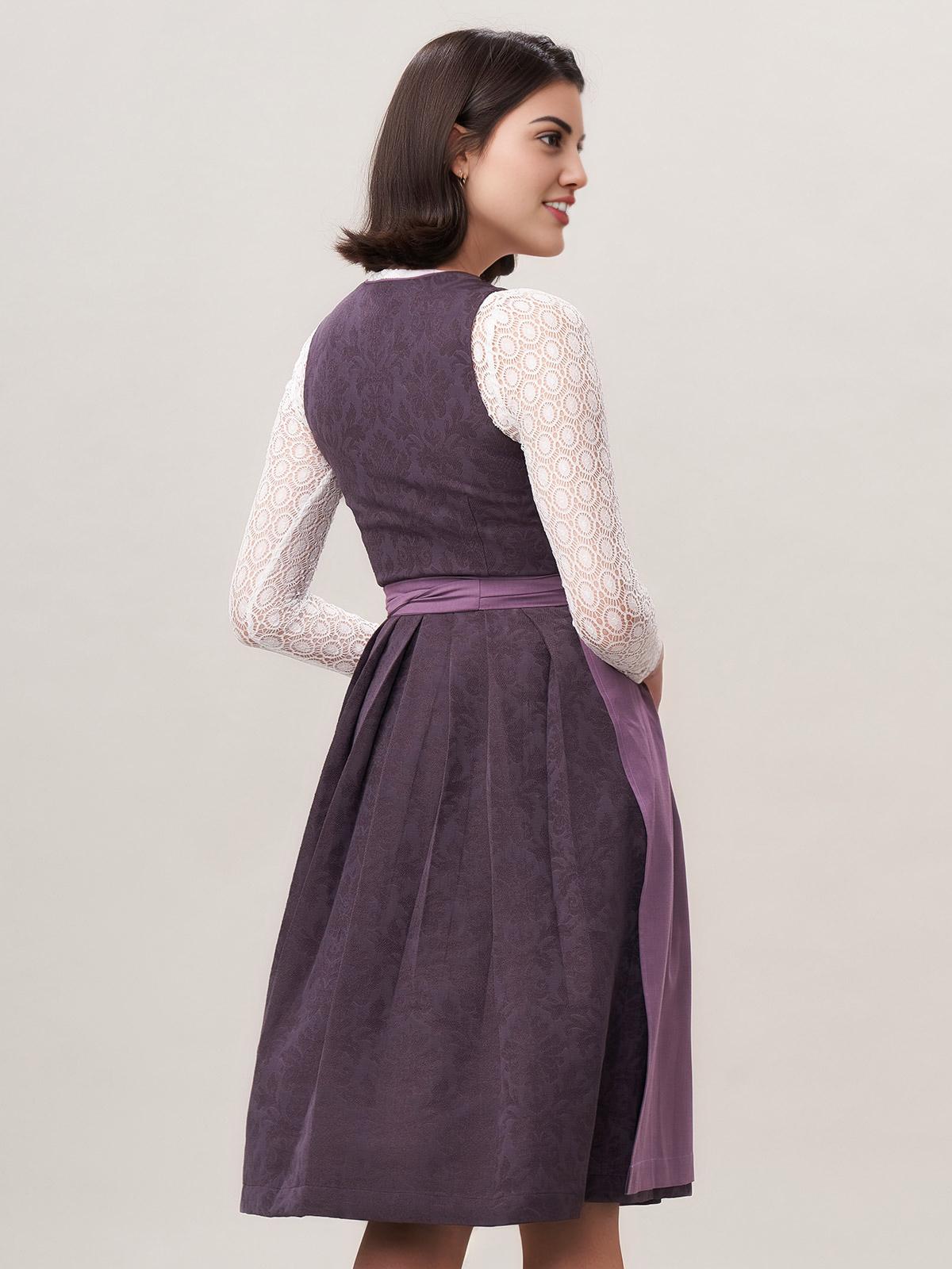 Dirndlstoff in Lila – Eleganz und Tradition