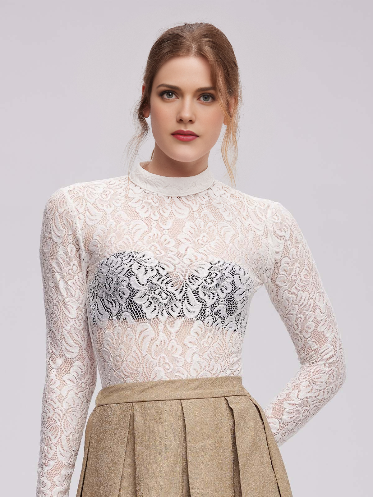 Dirndl mit weißer Bluse