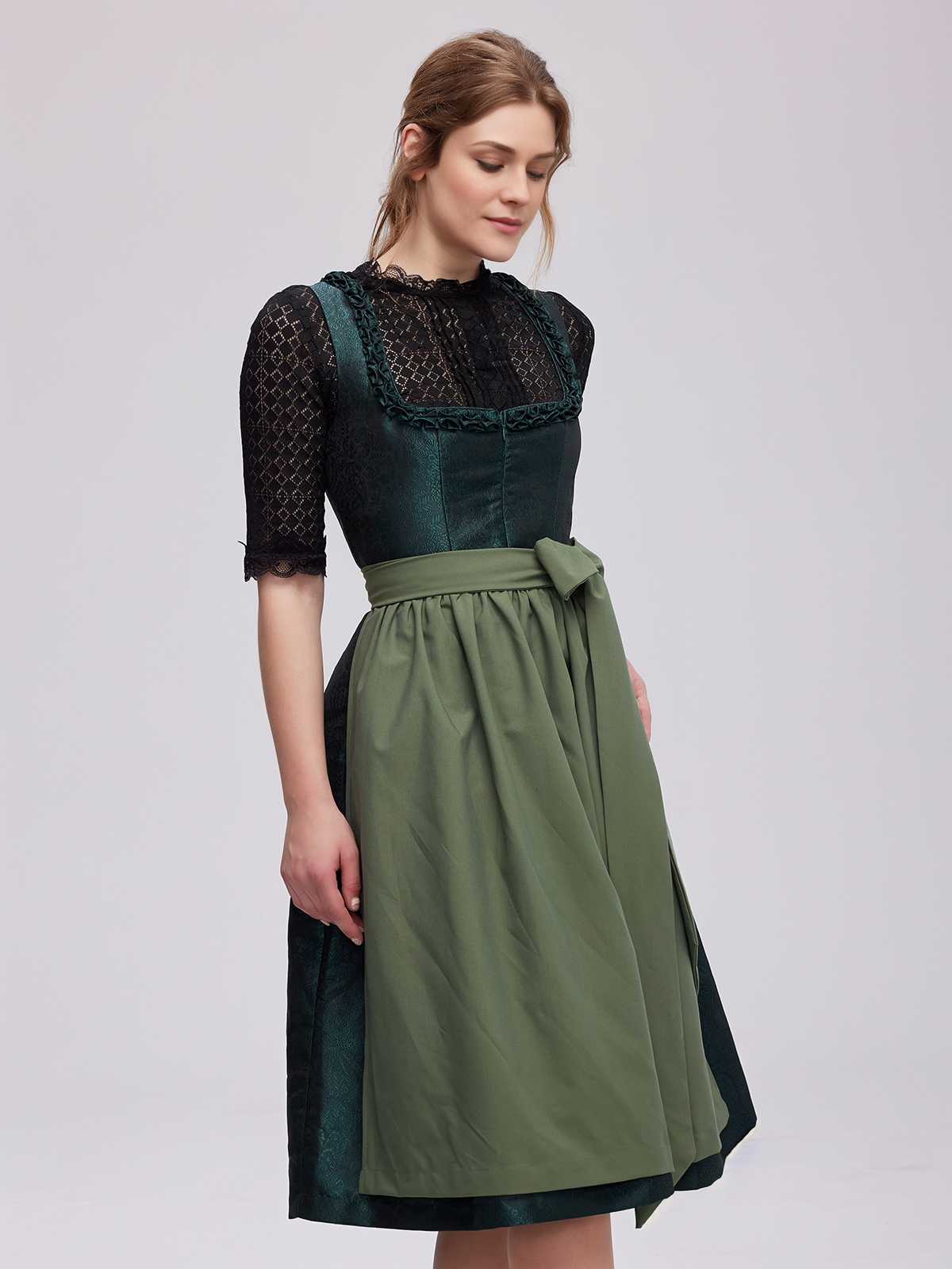 Dirndl mit Lochausschnitt in Grün