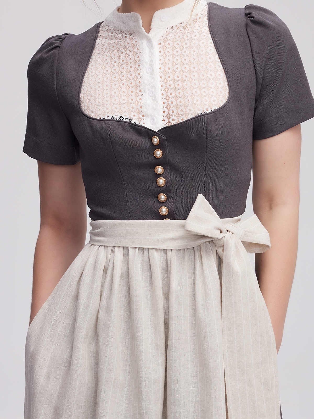 Modernes graues Dirndl