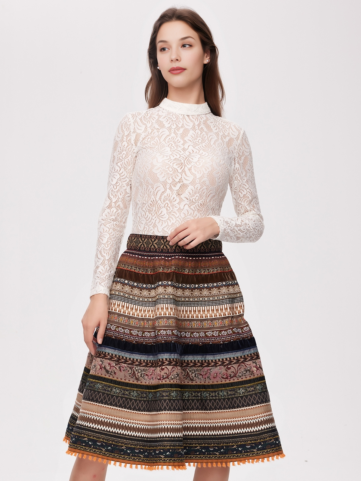 Schwarze Dirndl mit modernem Schnitt
