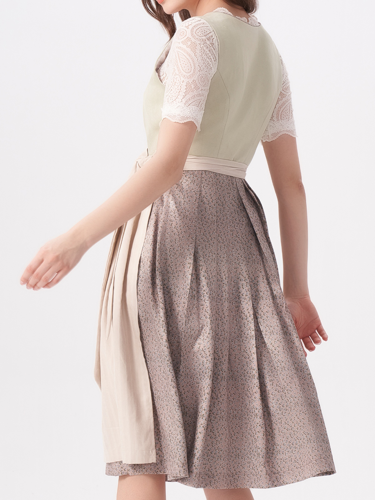 Modernes Dirndl in Grün