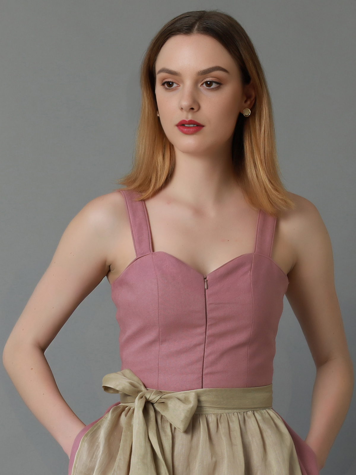 Dirndl mit Knöpfen in Rosa