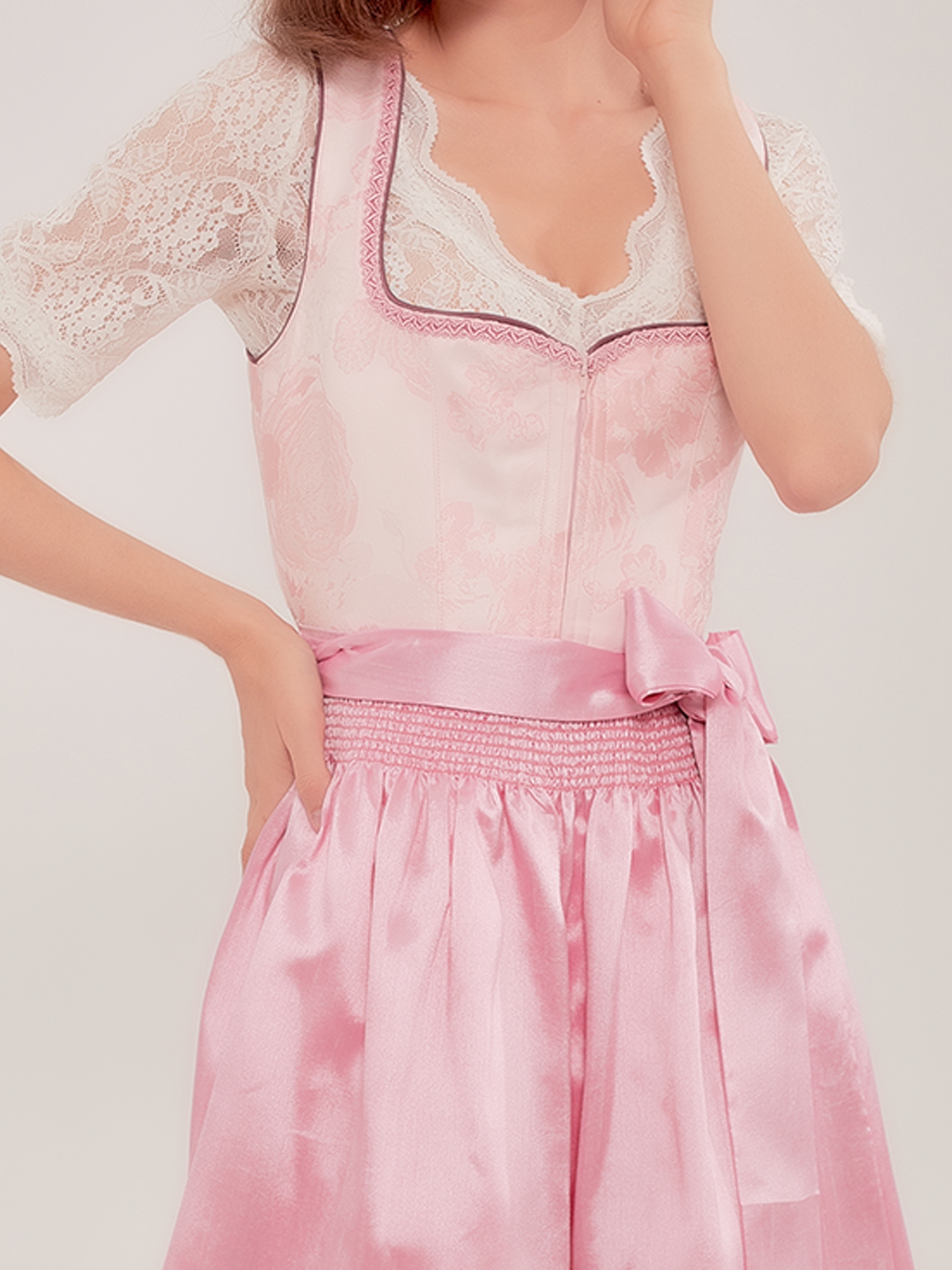 Grün Dirndl mit blauer Bluse