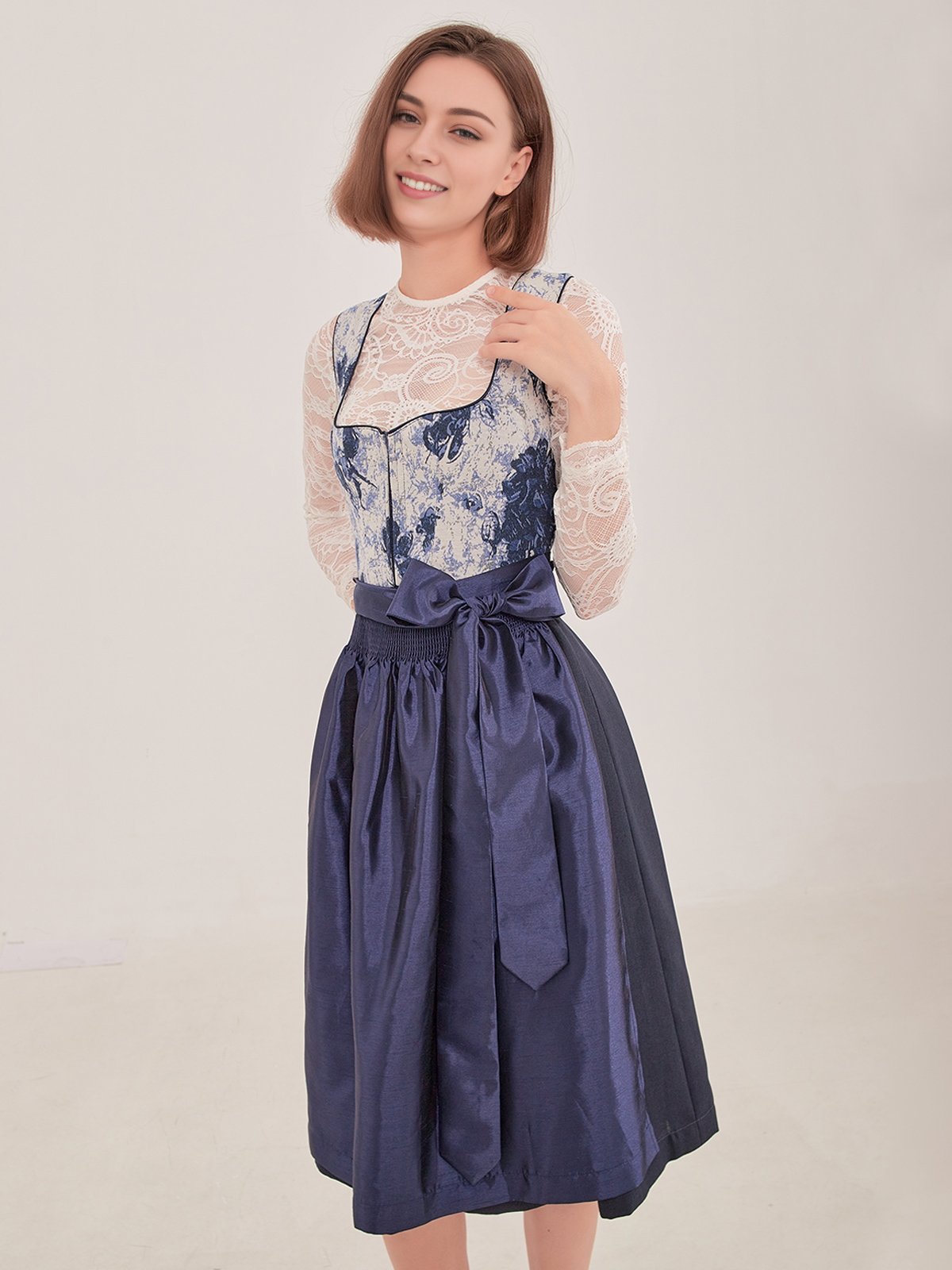 Dirndl in Blau – Tradition meets Eleganz