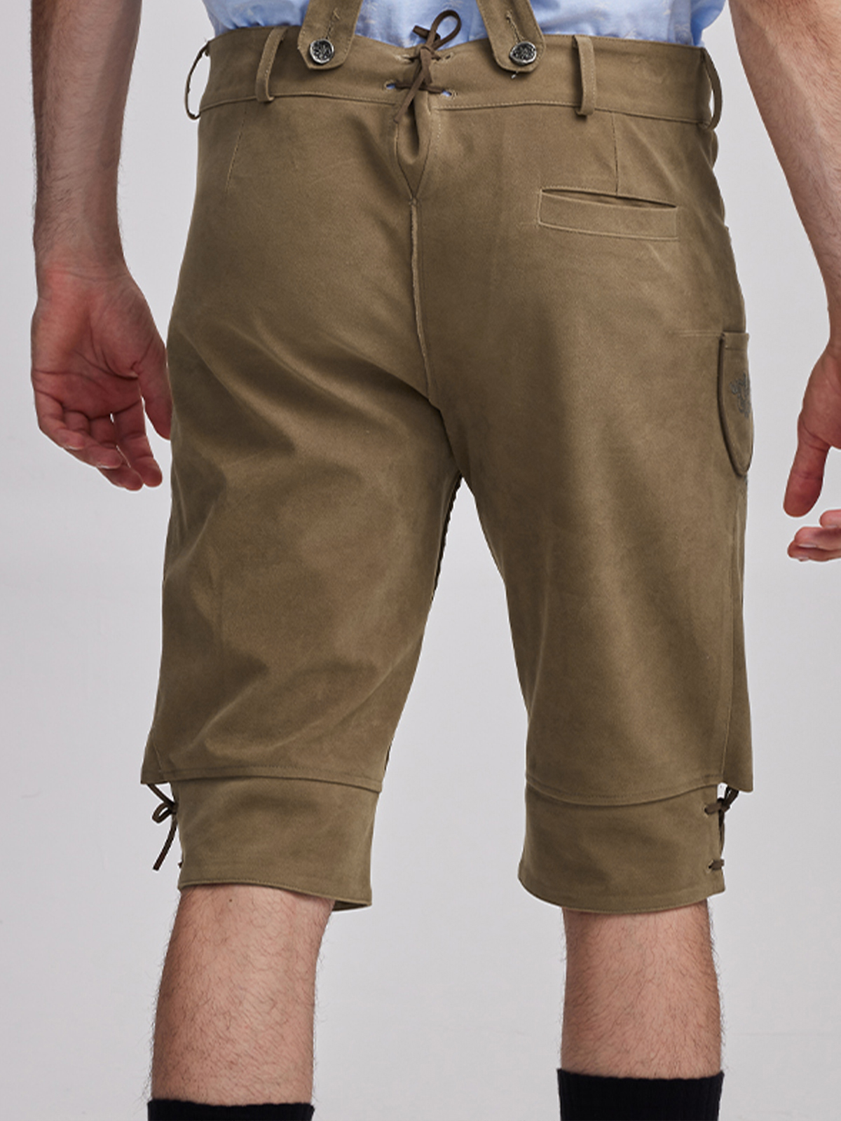 Traditionelles Dirndl mit schneller Lieferung