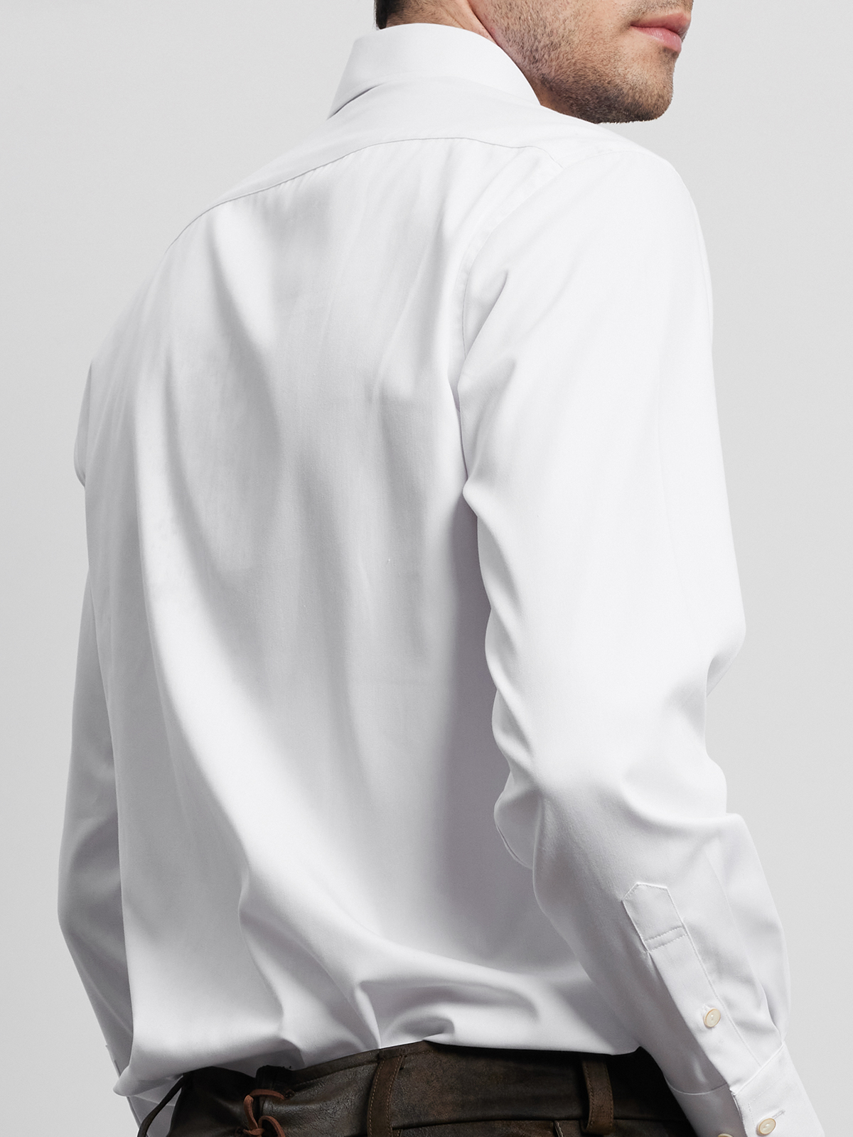 Modernes Dirndl in Weiß